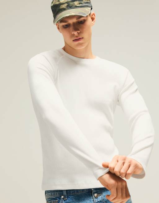 Bershka schmal geschnittenes, geripptes Langarm-T-Shirt in Weiß, 3 von 7
