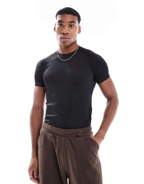 Bershka – Schmal geschnittenes T-Shirt in Schwarz - view 1