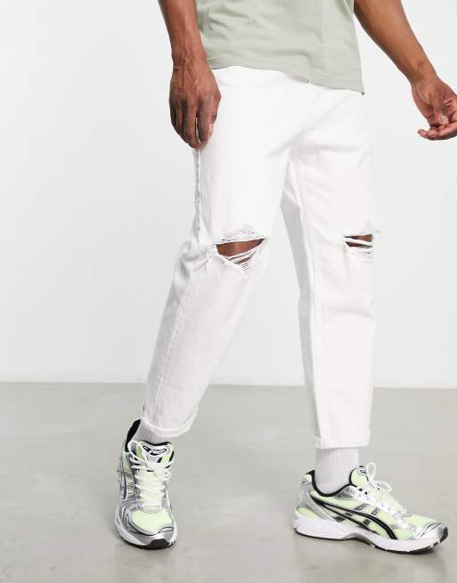 Bershka – Schmal zulaufende Jeans in Weiß mit Zierrissen