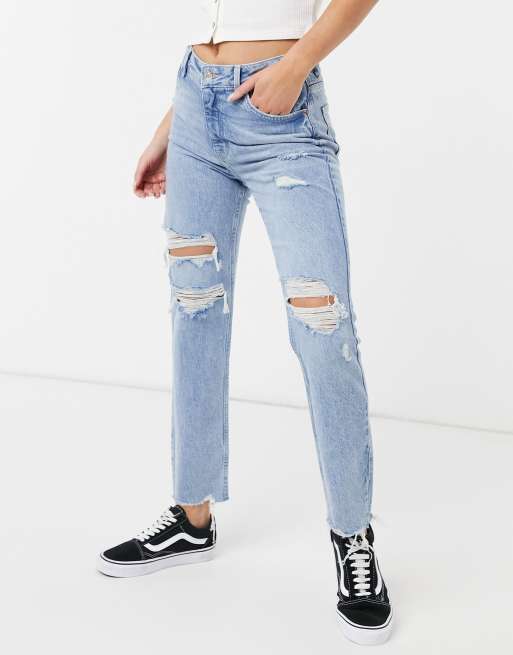 Bershka – Schmale Jeans mit ausgefranstem Saum in Hellblau