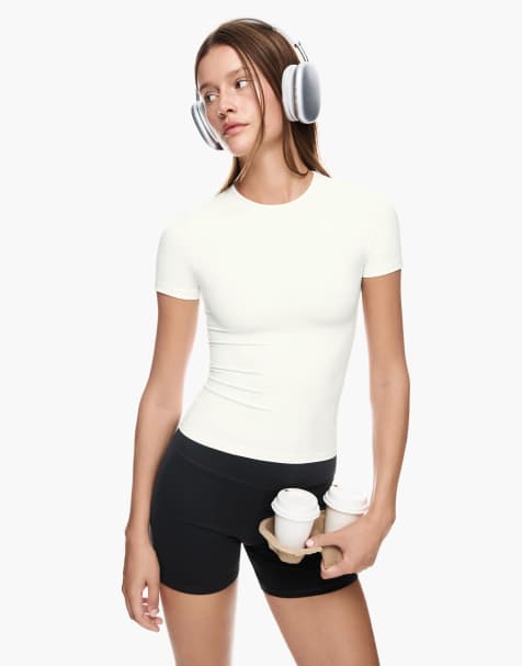 Bershka – Schnelltrocknendes und atmungsaktives T-Shirt in Weiß - view 1