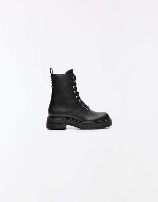 Bershka Schnür-Stiefeletten in Schwarz, 3 von 5