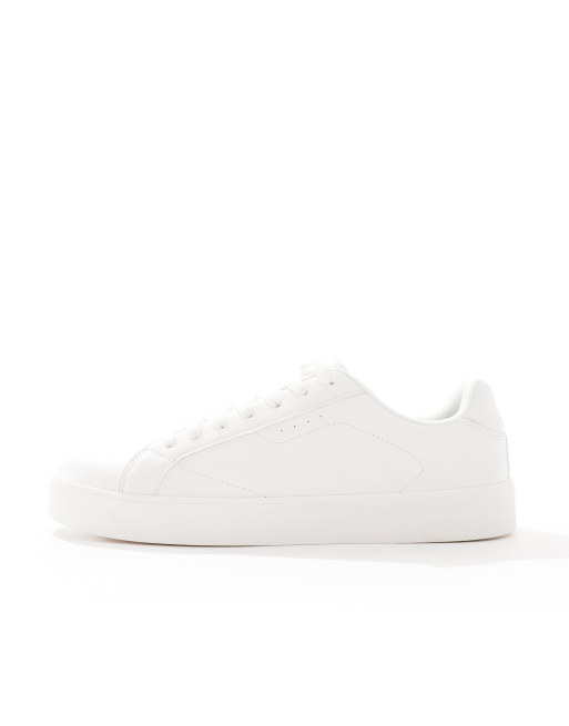 Bershka Schnursneaker in WeiB