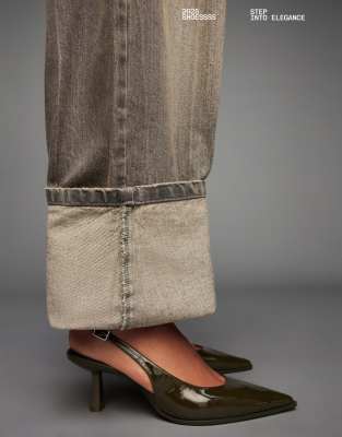 Bershka - Schuhe in Khaki mit Fersenriemchen und Kitten-Absatz-Grün