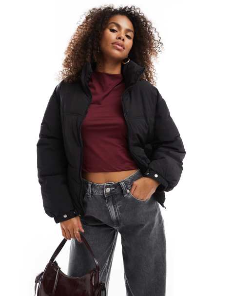 Bershka – Schwarze, wattierte Jacke - view 1