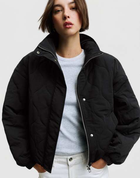 Bershka – Schwarze, wattierte Jacke - view 1