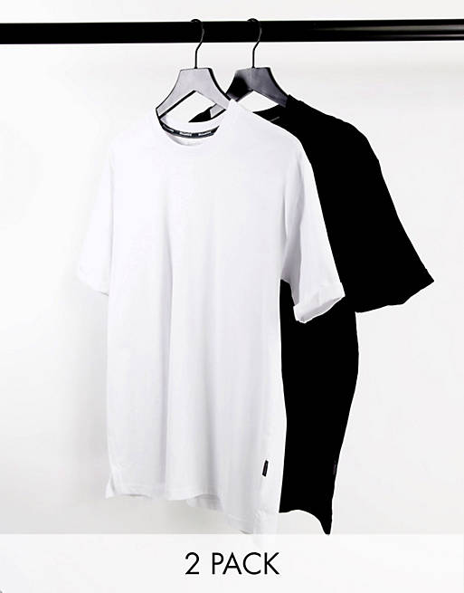 Bershka - Set van 2 T-shirts met lange pasvorm in zwart en wit