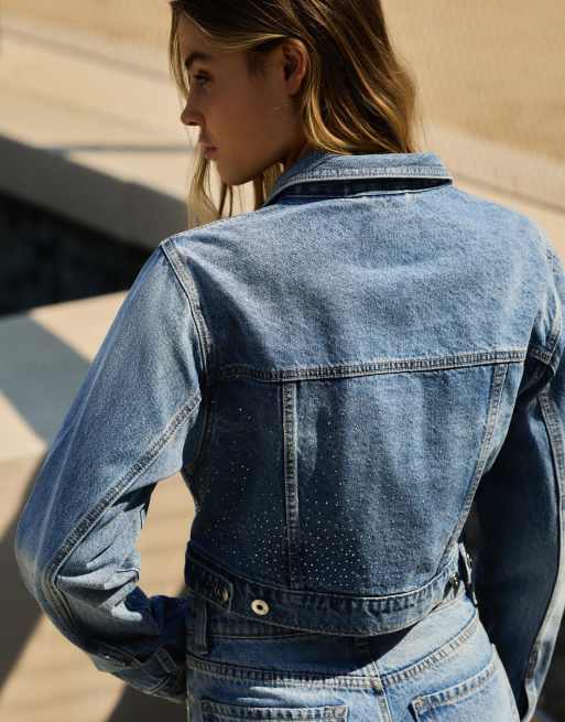 Bershka Shimmery cropped denim jacket in mid blue, 3 of 5