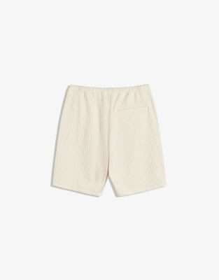 Bershka - Short plissé coupe skateur - Blanc