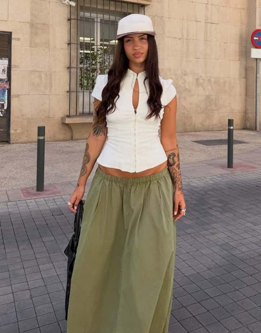 Bershka Short sleeve shirt with press-stud fastening in white, 2 of 5