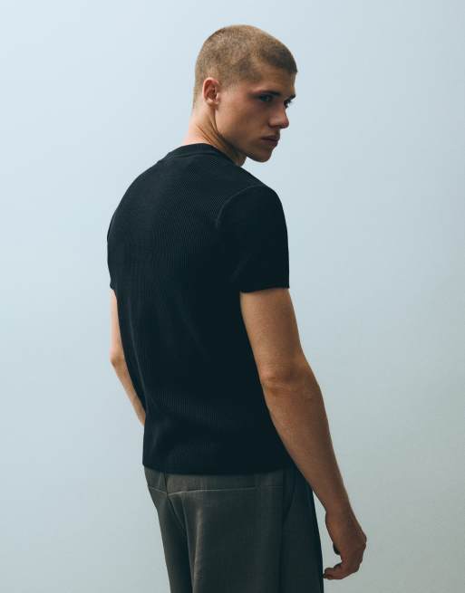Bershka Short-sleeve slim-fit henley collar t-shirt in black, 3 of 5