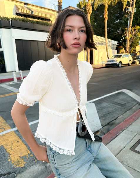 Bershka Short sleeve tie blouse in white - view 1