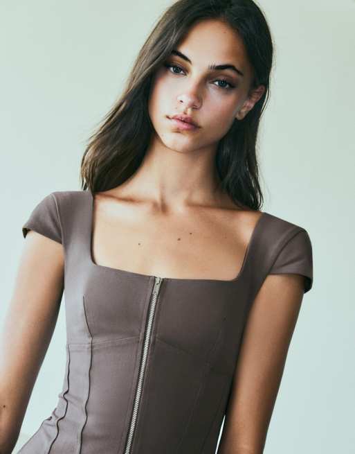 Bershka Short sleeve zip top in brown, 4 of 5