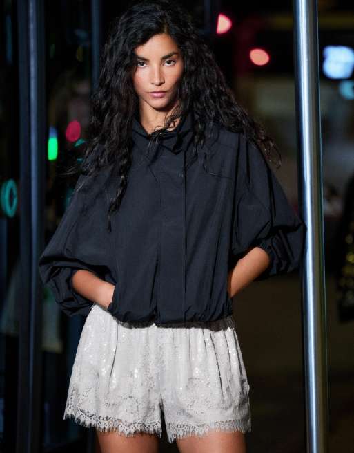 Bershka shorts fluidi in pizzo e paillettes in grigio slavato, 4 di 5