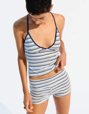 Bershka - Shorts in Hellblau mit Umschlagbund