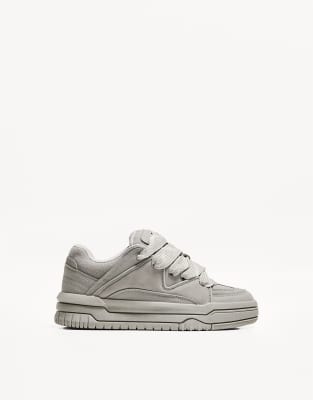 Bershka – Skater-Sneaker in Grau mit dicker Sohle - view 1