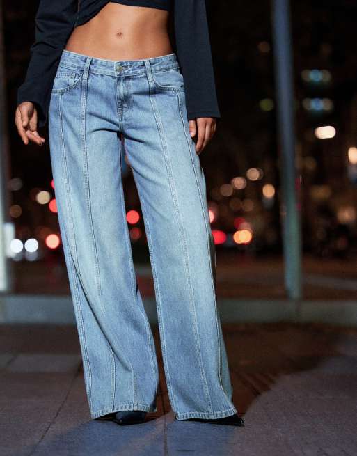 Bershka skinnende lavtaljede jeans med brede ben i mellemblå, 4 af 5