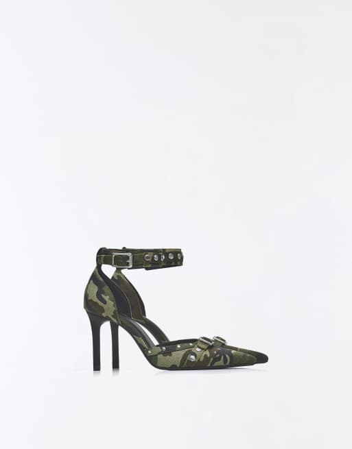 Bershka sko med hælrem og spænde-detalje i grøn camo, 2 af 7