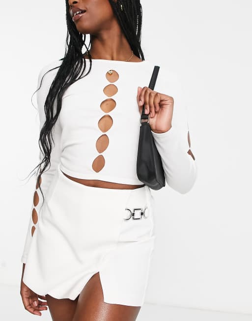 Bershka – Skort in Weiß mit Kettenverzierung
