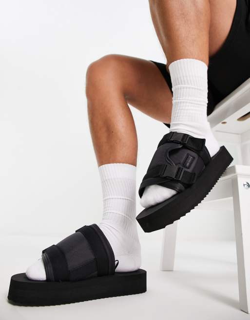 Bershka – Slider mit Schnallen in Schwarz