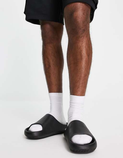 Bershka - Sliders con suola spessa colore nero