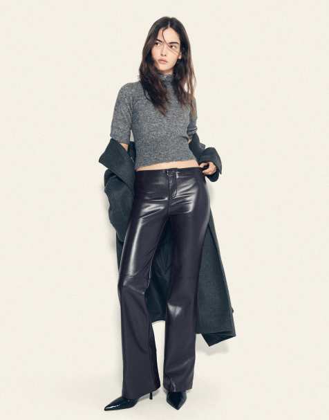Bershka slim-fit broek met leerlook in denimblauw - view 1