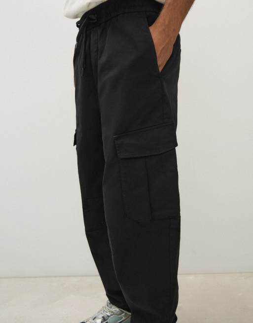 Bershka Slim fit cargo joggers in black, 4 of 5