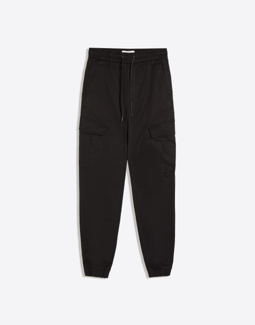Bershka Slim fit cargo joggers in black, 5 of 5