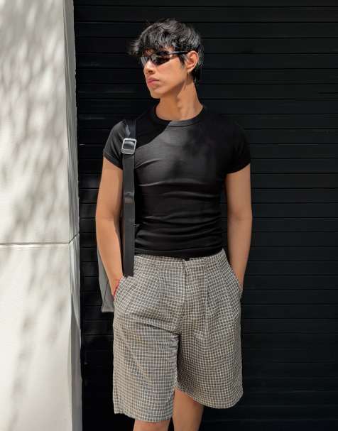 Bershka - Slim-fit geribbeld T-shirt in zwart - view 1