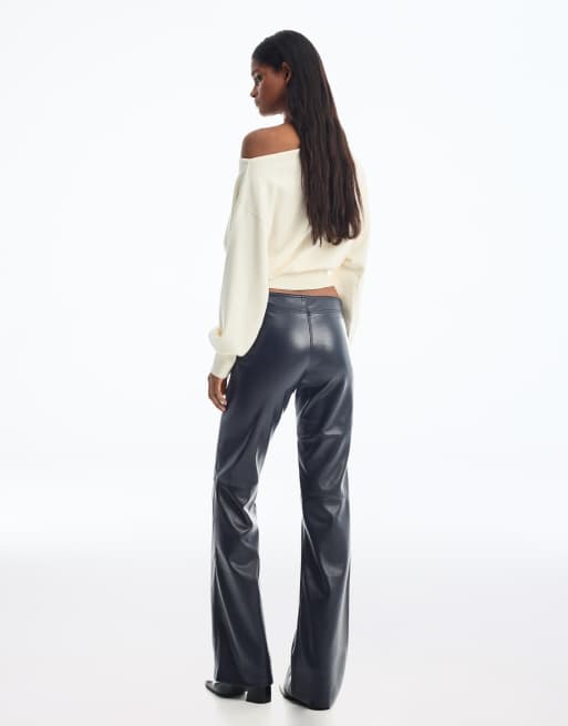 Bershka Slim Fit Hose in Denimblau mit Lederoptik, 3 von 5