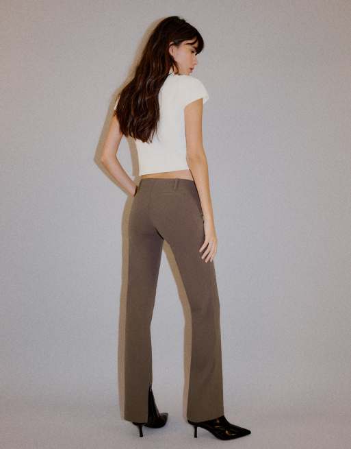 Bershka Slim-Fit-Hose mit niedriger Leibhöhe in Braun, 3 von 5