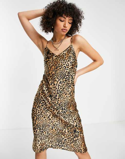 Bershka - Slip-midikjole i satin med leopardprint
