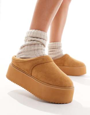 Bershka Slip On Cozy Platform Boots In Tan-brown