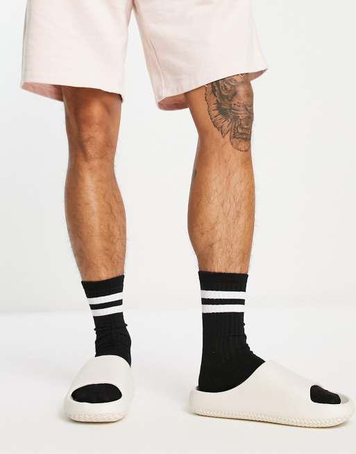 Bershka - Slippers met dikke zool in zandkleur