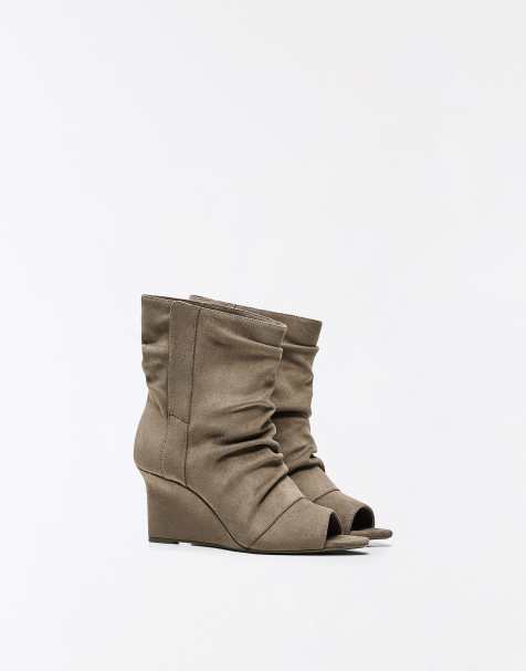 Bershka Slouchy ankle boots in beig - view 1