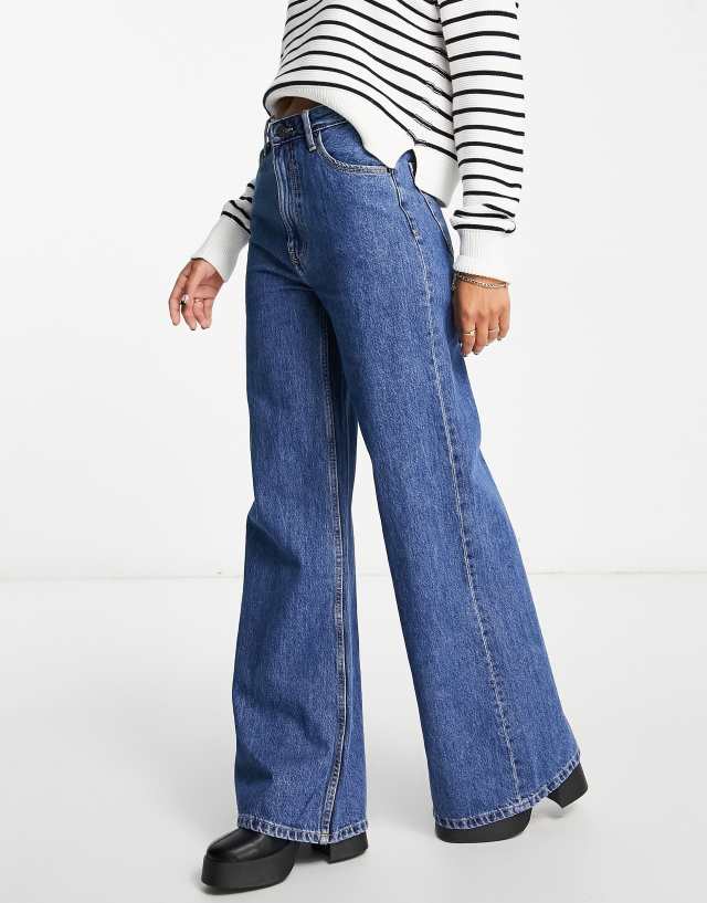 Bershka slouchy dad jeans in mid blue