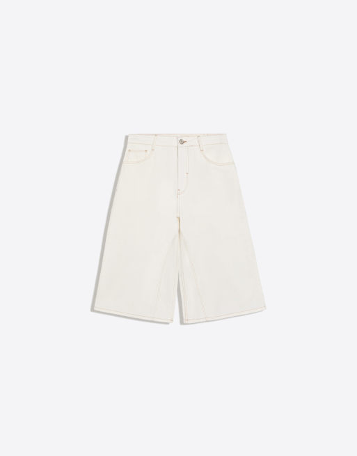 Bershka Slouchy denim bermuda shorts in white, 5 of 5