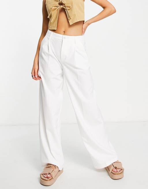 Bershka slouchy low waist tailored trousers in white, 3 of 4