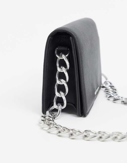 Black purse with shop silver chain strap