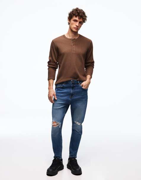 Bershka - Smaltoelopende jeans met scheuren in denimblauw - view 1