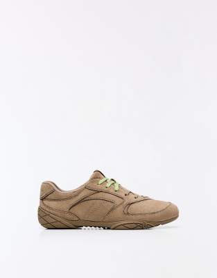 Bershka - Sneaker in Beige mit flacher Sohle-Neutral