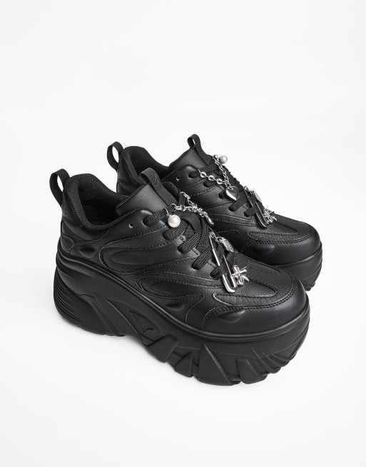 Bershka – Sneaker in Schwarz mit XL-Plateausohle | ASOS