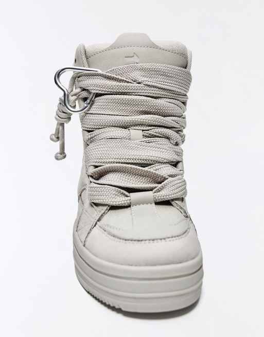 Bershka sneakers alte con charm grigie, 6 di 7