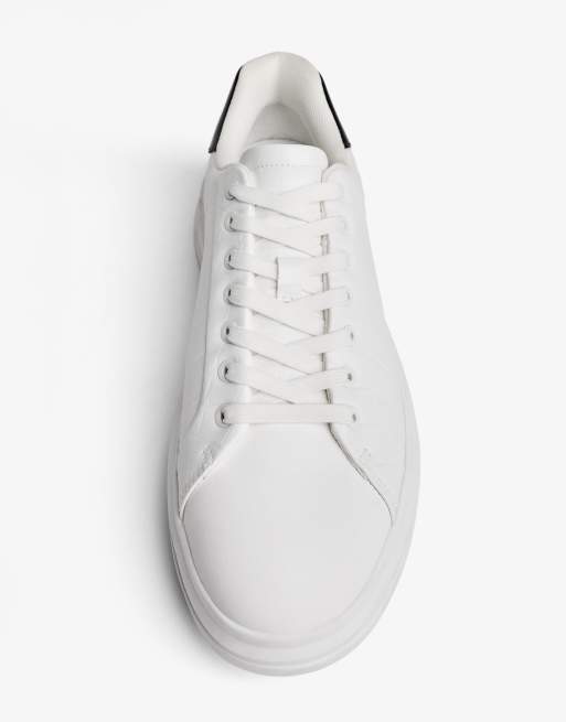 Bershka - Sneakers bianche con suola spessa e motivo impresso, 3 di 4