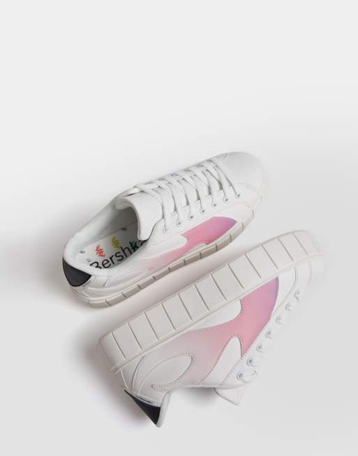 Bershka Sneakers flatform bianche con dettaglio a fiamma ASOS