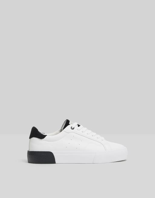 Bershka - Sneakers met contrasterende panelen in wit