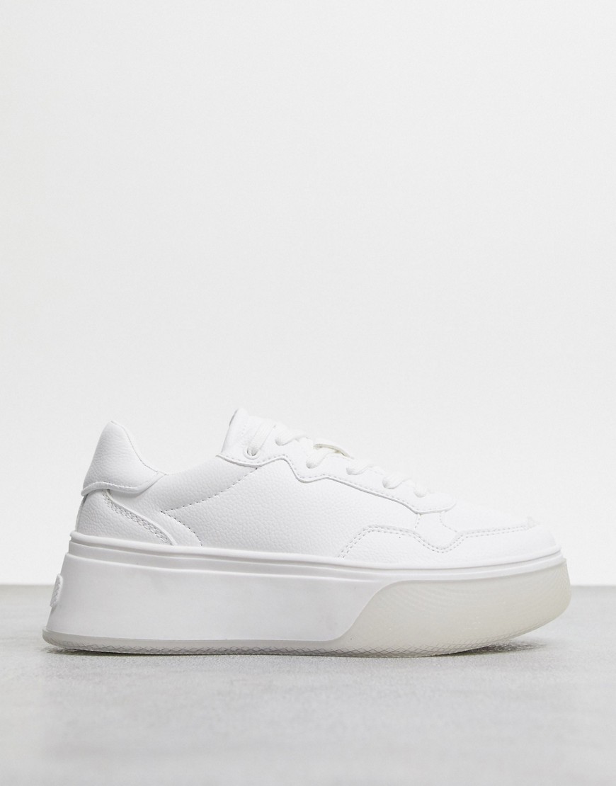 Bershka - Sneakers met plateauzool in wit