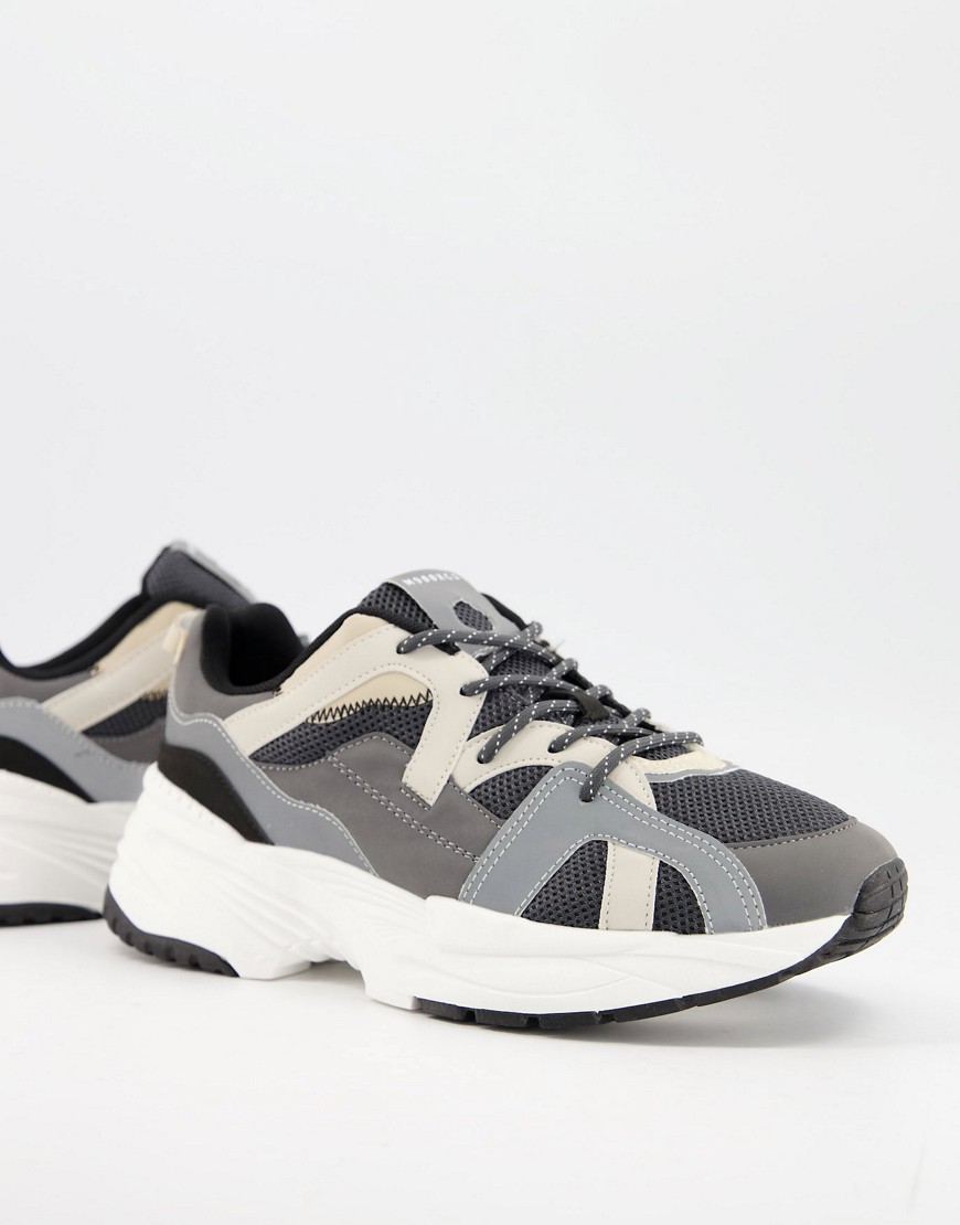 Bershka - Sneakers met reflecterend detail in grijs-Wit