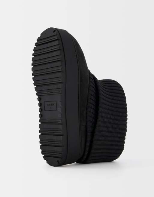 Bershka sock style platform ankle boots in black, 3 of 4