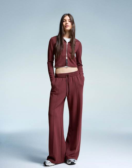 Bershka Soft touch wide-leg trousers in burgundy, 2 of 4